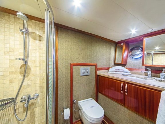 Image of Perla Del Mar II yacht #33