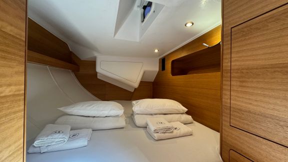 Image of Miss Esme yacht #18