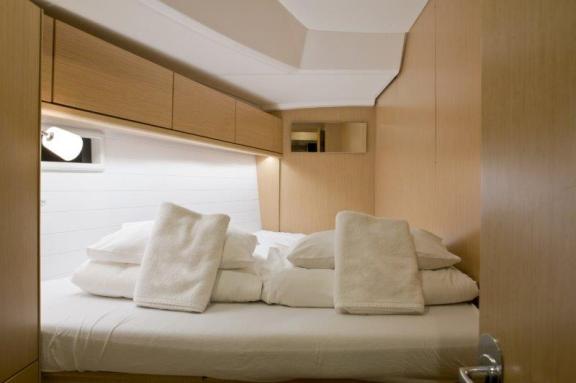 Image of Grey Sky yacht #12