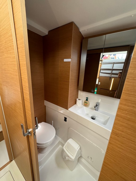 Image of White Ivy yacht #9