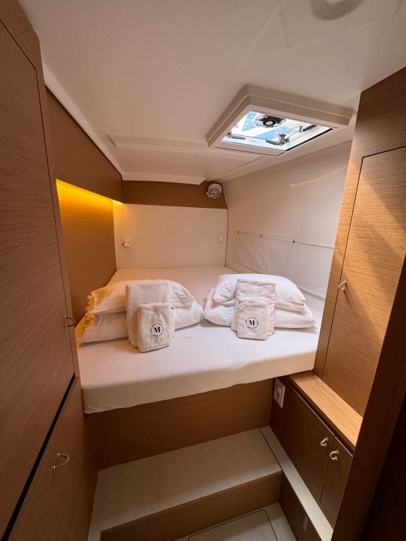 Image of White Ivy yacht #11