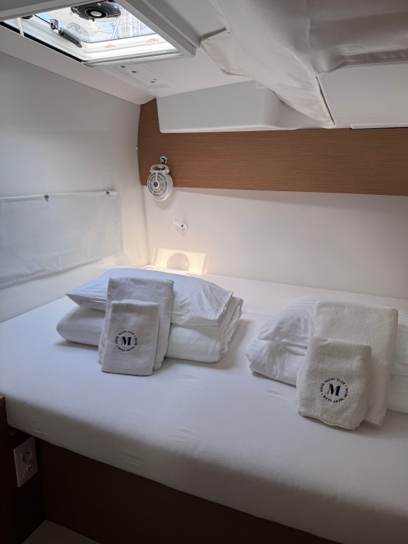 Image of White Ivy yacht #12