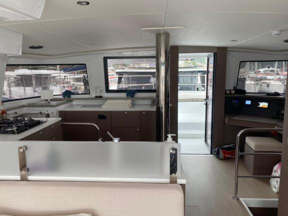 Image of La Brise yacht #15