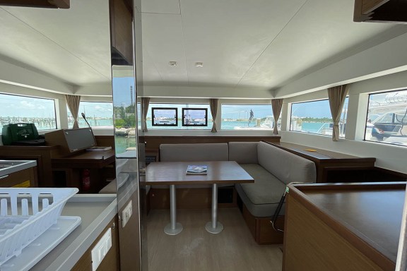 Image of Queen Marry II yacht #22