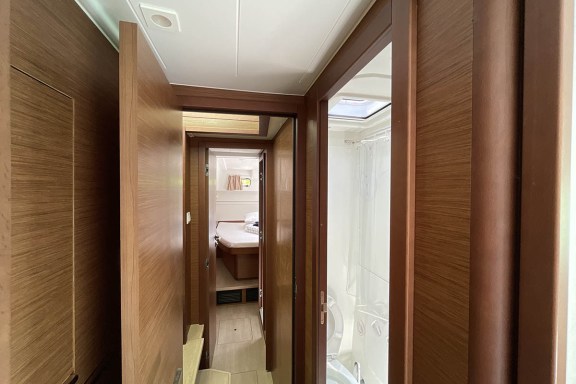 Image of Queen Marry II yacht #28