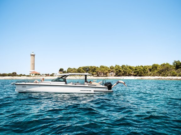 Image of Axopar 37 yacht #8