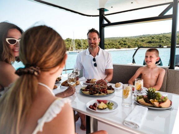 Image of Axopar 37 yacht #15