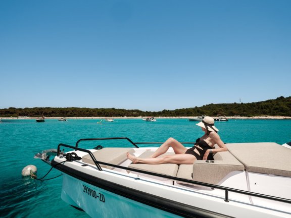 Image of Axopar 37 yacht #12