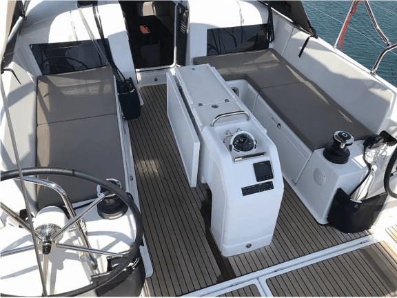 Image of Tikal III yacht #4