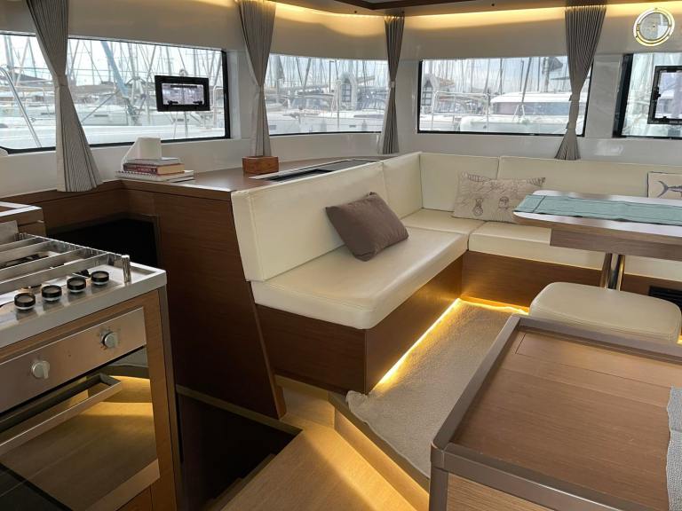 Image of Silhouette yacht #20