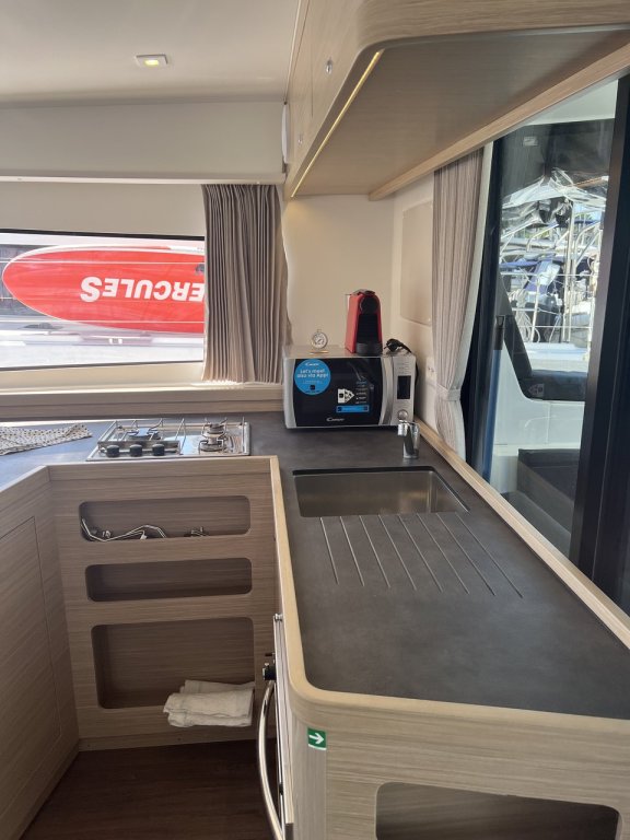 Image of Top Light yacht #14