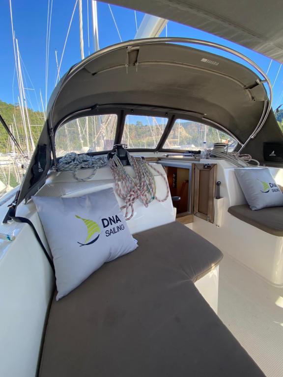 Image of Protein yacht #5