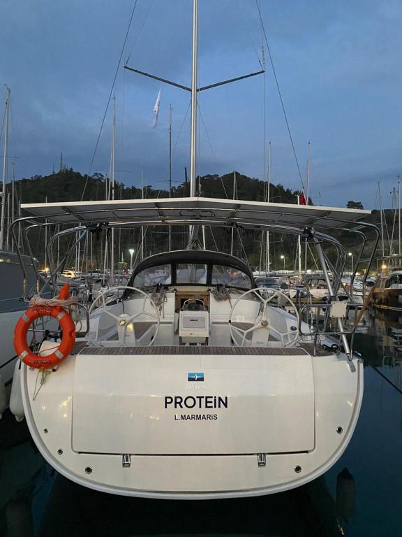 Image of Protein yacht #3