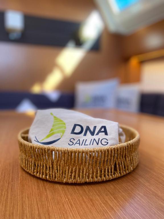 Image of Protein yacht #9