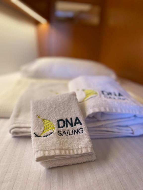 Image of Protein yacht #14