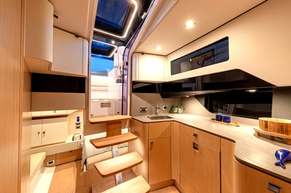 Image of Instant Crush yacht #23