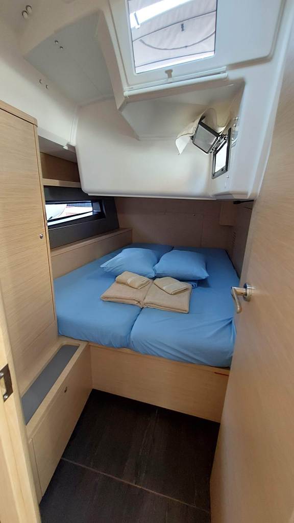 Image of Yin Yang yacht #11