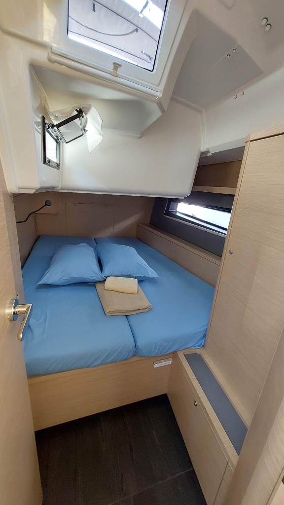 Image of Yin Yang yacht #12