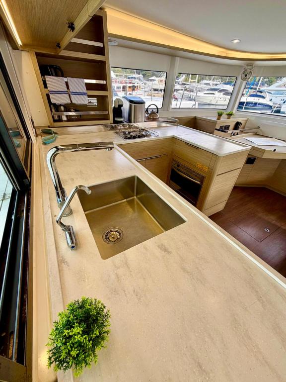 Image of No Limit II yacht #11