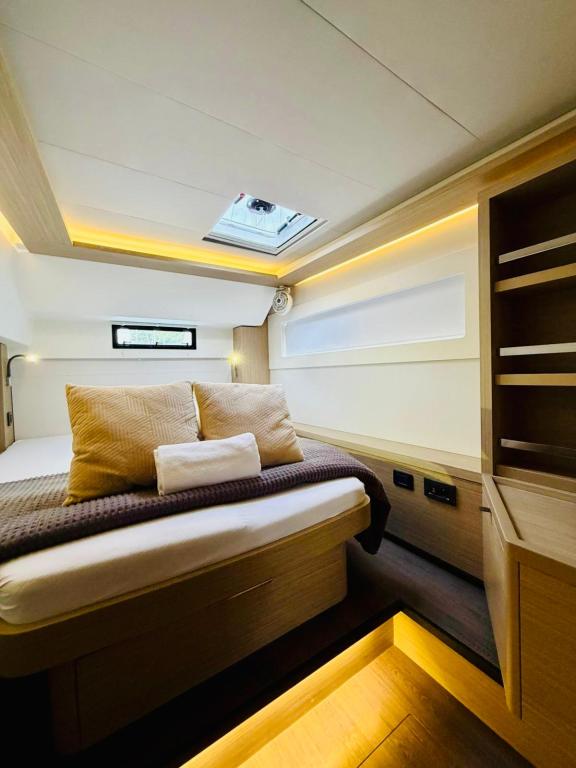 Image of No Limit II yacht #16