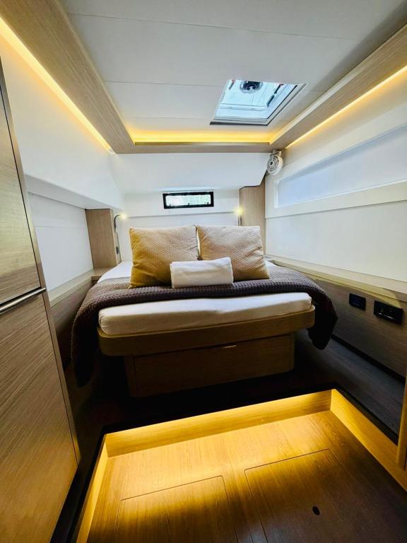 Image of No Limit II yacht #17