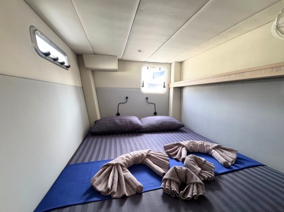 Image of Isle Phantom yacht #21