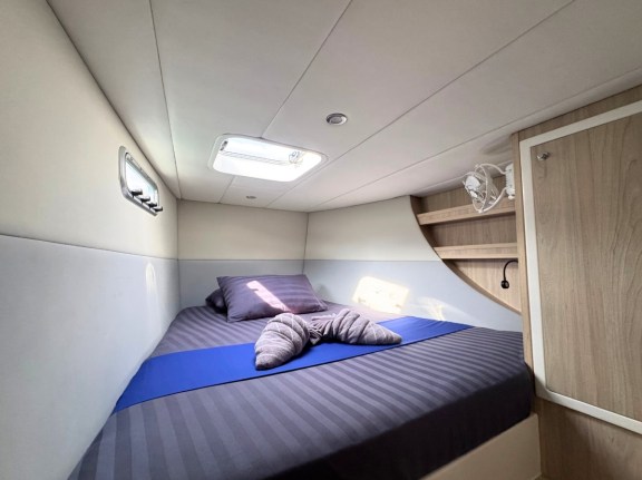 Image of Isle Phantom yacht #24