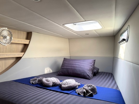 Image of Isle Phantom yacht #25