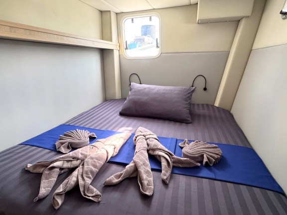 Image of Isle Phantom yacht #27