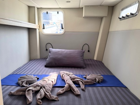 Image of Isle Phantom yacht #28