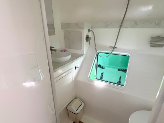 Image of Isle Phantom yacht #29