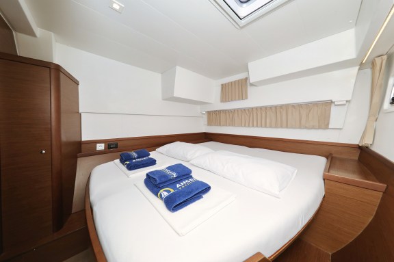 Image of Media Luna yacht #23