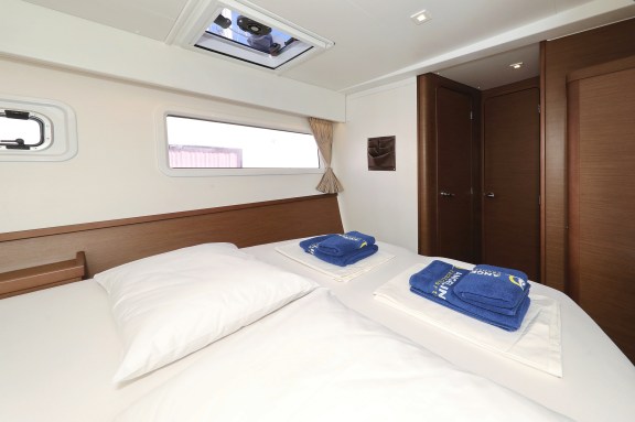 Image of Media Luna yacht #24