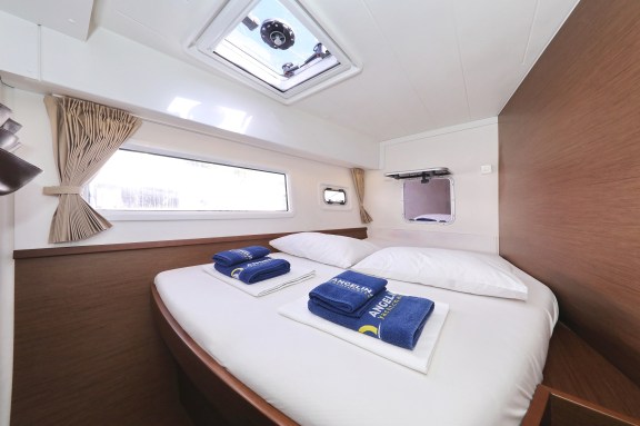 Image of Media Luna yacht #25