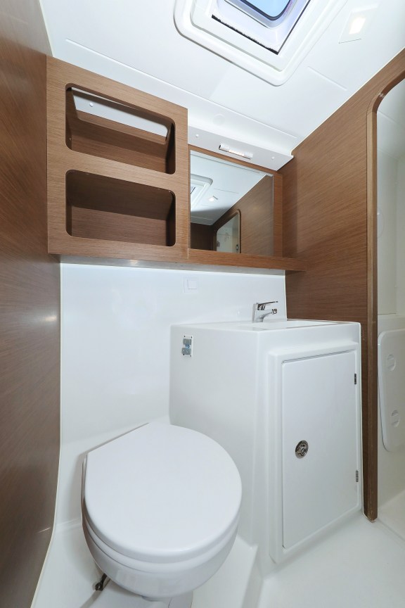 Image of Media Luna yacht #37