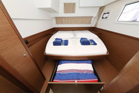 Image of Media Luna yacht #44