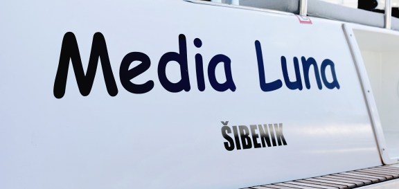 Image of Media Luna yacht #48