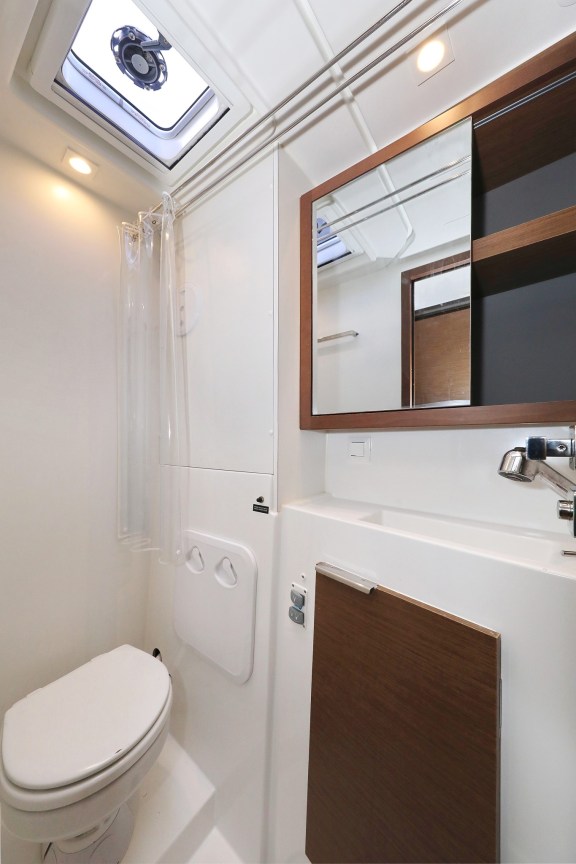 Image of La Luna yacht #36