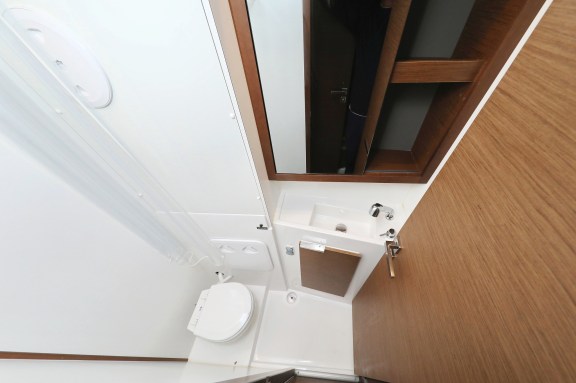 Image of La Luna yacht #37