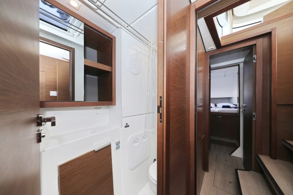 Image of La Luna yacht #33