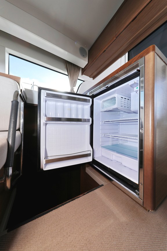 Image of La Luna yacht #43