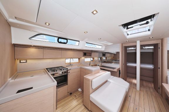 Image of Zephyr B yacht #29