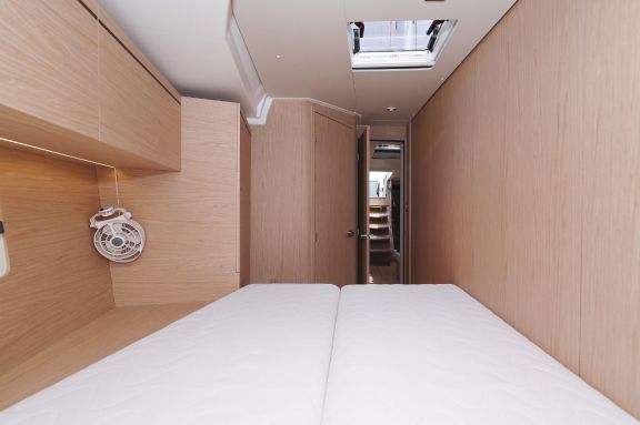 Image of Zephyr B yacht #33