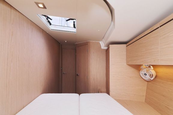 Image of Zephyr B yacht #35