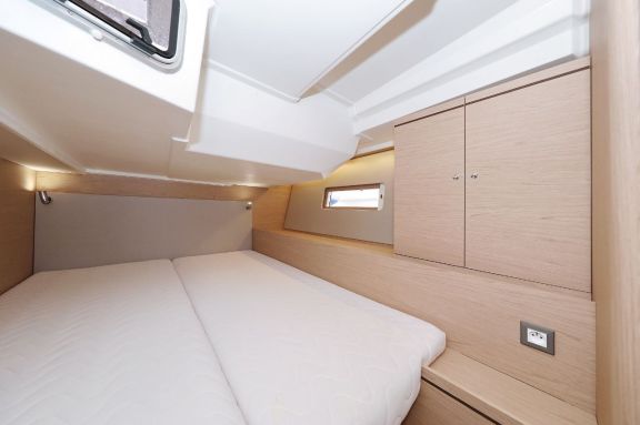 Image of Zephyr B yacht #37