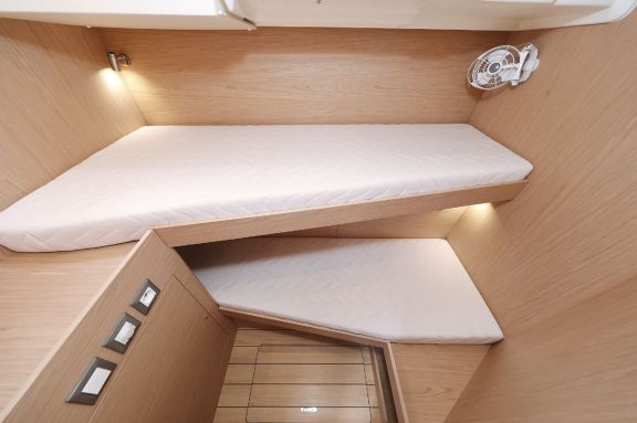 Image of Zephyr B yacht #40