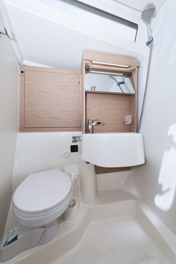 Image of Zephyr B yacht #42