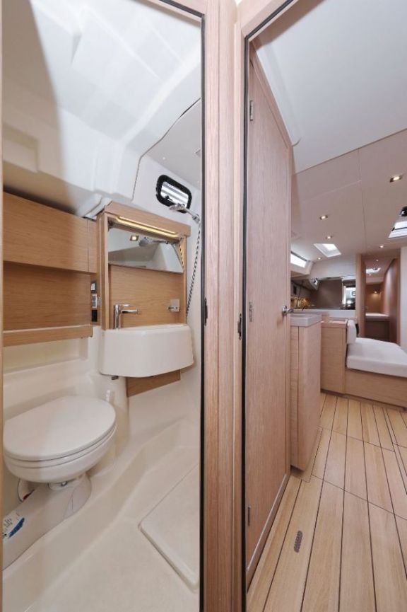 Image of Zephyr B yacht #45