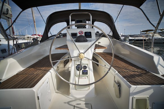 Image of White Pearl B yacht #3