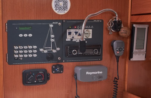 Image of White Pearl B yacht #7